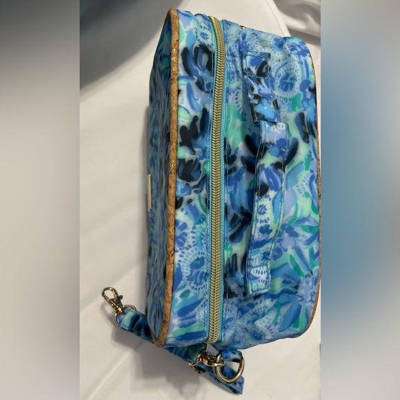 Lilly Pulitzer Crossbody Insulated Lunch Box  High Maintenance Iris Blue NWOT - Picture 11 of 13